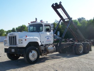 1969 Mack RS700L DP Roll-off Truck